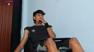 MYKE_TUCKER live cam on Cam4