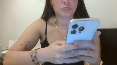 Maah08 – featured live webcam model on Voice Chat Line (70 viewers)