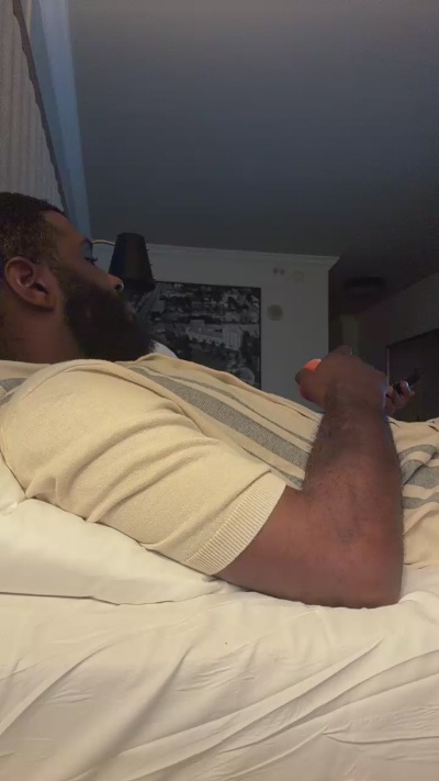 MacDaddyuncut live cam on Cam4