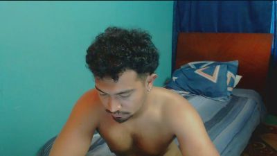Macrino2 live cam on Cam4