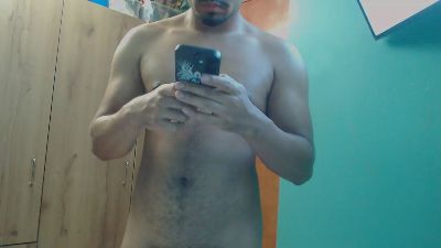 Macrino2 live cam on Cam4