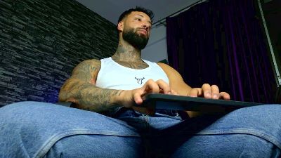 MaculineGuy69 live cam on Cam4