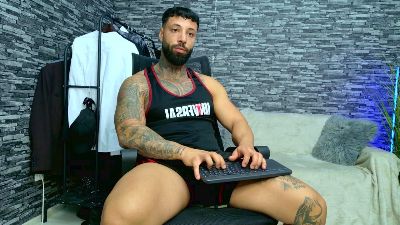 MaculineGuy69 live cam on Cam4
