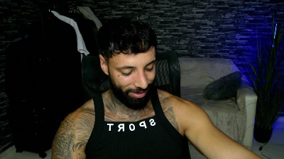 MaculineGuy69 live cam on Cam4