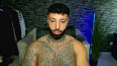 MaculineGuy69 live cam on Cam4