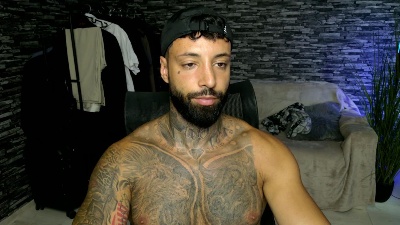 MaculineGuy69 live cam on Cam4
