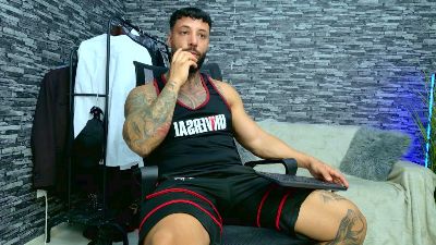MaculineGuy69 live cam on Cam4