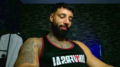 MaculineGuy69 live cam on Cam4