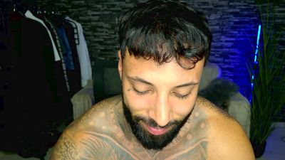 MaculineGuy69 live cam on Cam4