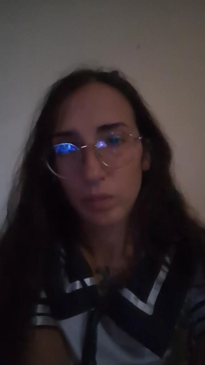Mad_Queen live cam on Cam4