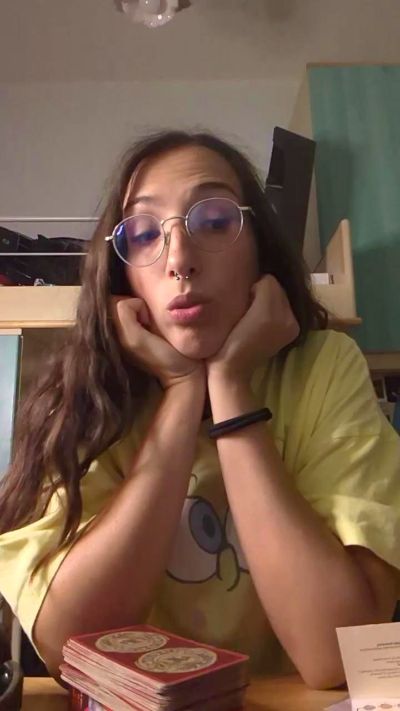 Mad_Queen live cam on Cam4