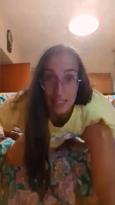Mad_Queen live cam on Cam4