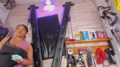 Madame_pain live cam on Cam4