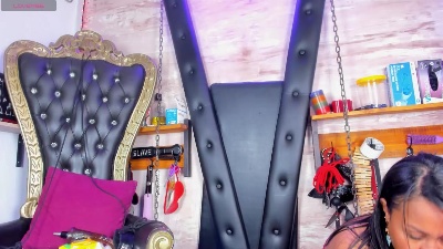 Madame_pain live cam on Cam4