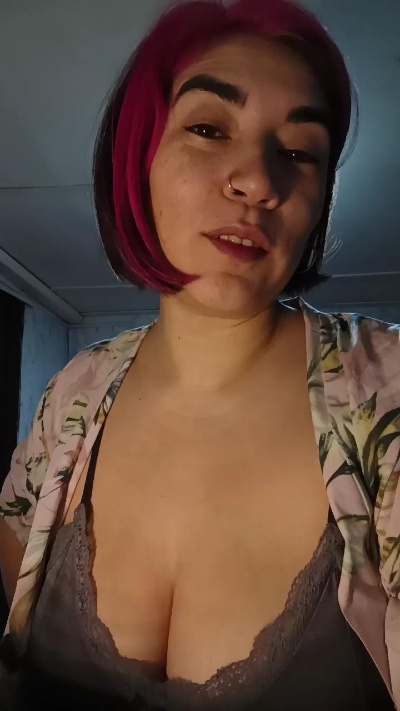 Madamepiaceri live cam on Cam4