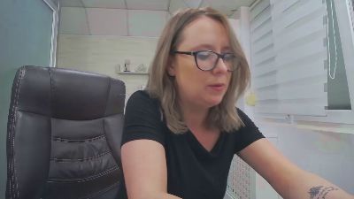 MaddyVelvet live cam on Cam4
