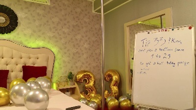 MaddyVelvet live cam on Cam4