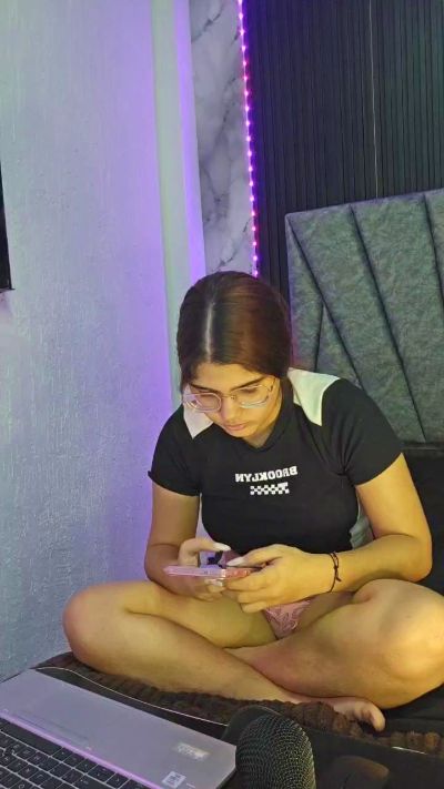 Maddyh Live Cam on Cam4