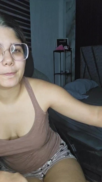 Maddyh live cam on Cam4