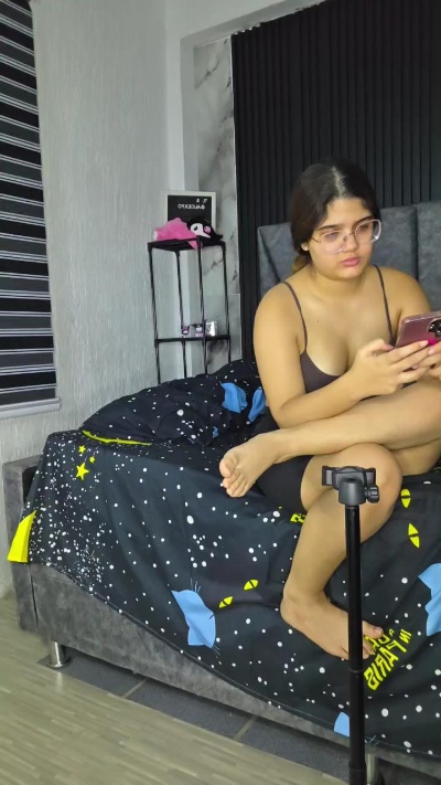 Maddyh live cam on Cam4