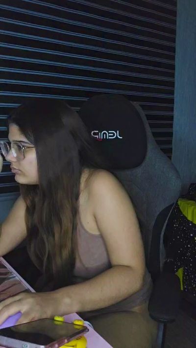 Maddyh live cam on Cam4