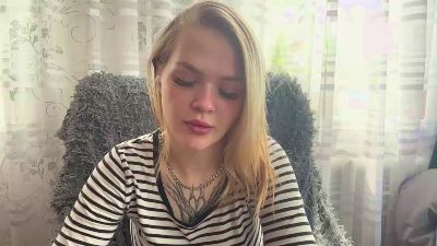 MadlynOkamoto live cam on Cam4