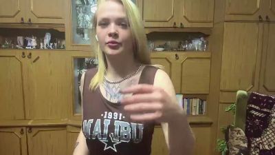 MadlynOkamoto live cam on Cam4