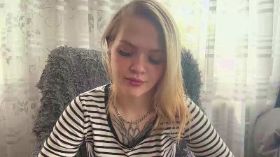 MadlynOkamoto live cam on Cam4