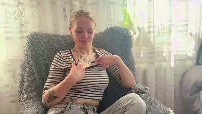 MadlynOkamoto live cam on Cam4