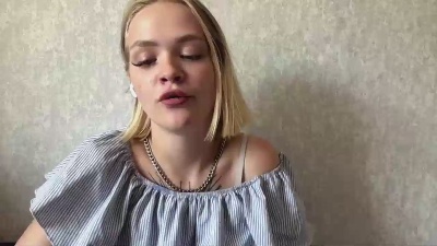 MadlynOkamoto live cam on Cam4