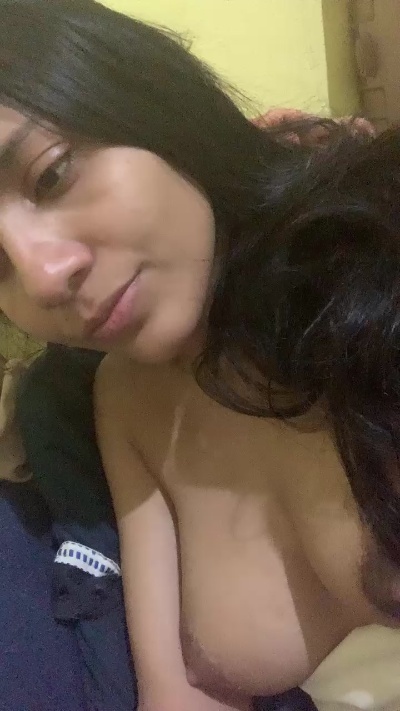 Maduu7 live cam on Cam4