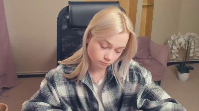 MaeBrookfield webcam