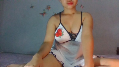 Maellah22 live cam on Cam4
