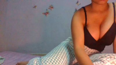 Maellah22 live cam on Cam4