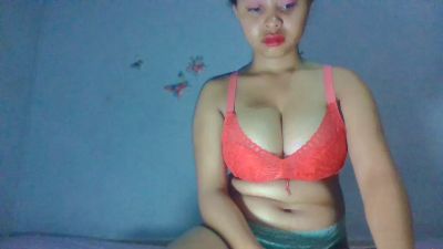 Maellah22 live cam on Cam4