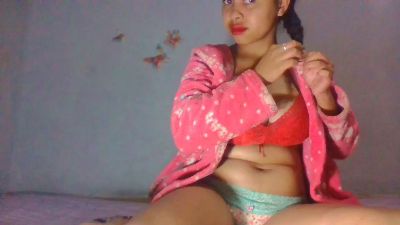 Maellah22 live cam on Cam4