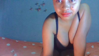 Maellah22 live cam on Cam4