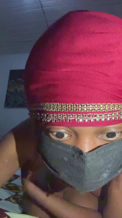MaevahSacha live cam on Cam4