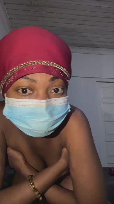 MaevahSacha live cam on Cam4