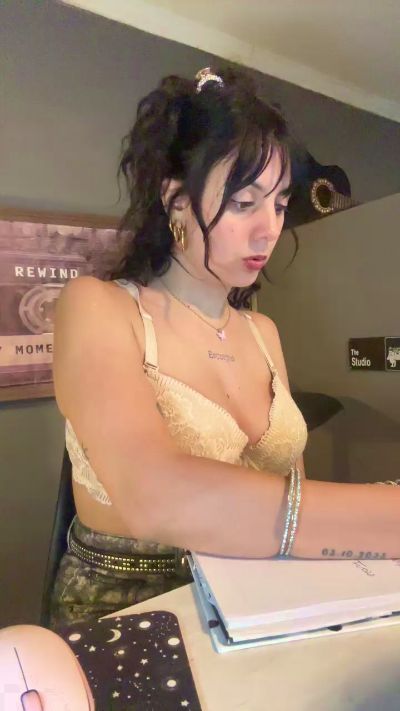 Magdalena live cam on Cam4
