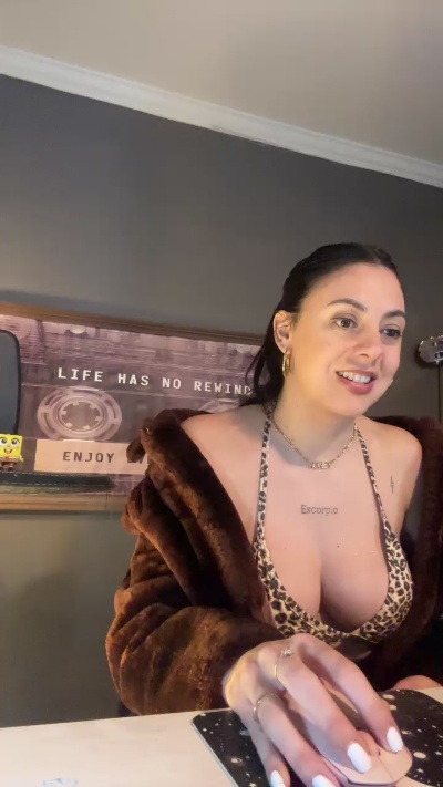 Magdalena live cam on Cam4