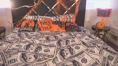 MagicPeachh live cam on Cam4