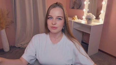 MaiOutcalt live cam on Cam4