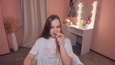 MaiOutcalt live cam on Cam4