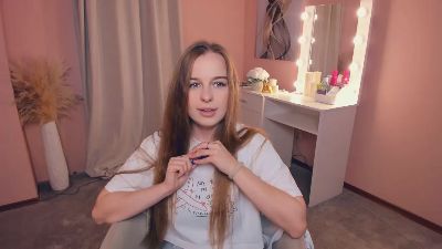 MaiOutcalt live cam on Cam4