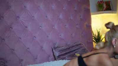 MaiaMini live cam on Cam4