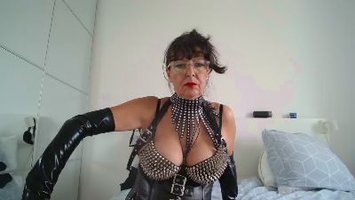 MaitresseElsa live cam on Cam4