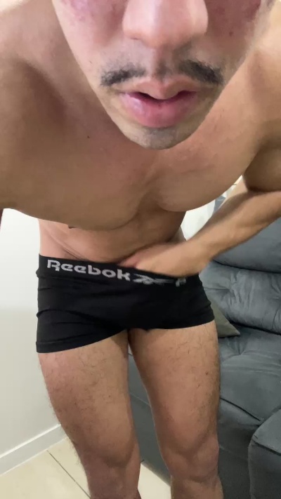 Malhadosuado698 live cam on Cam4