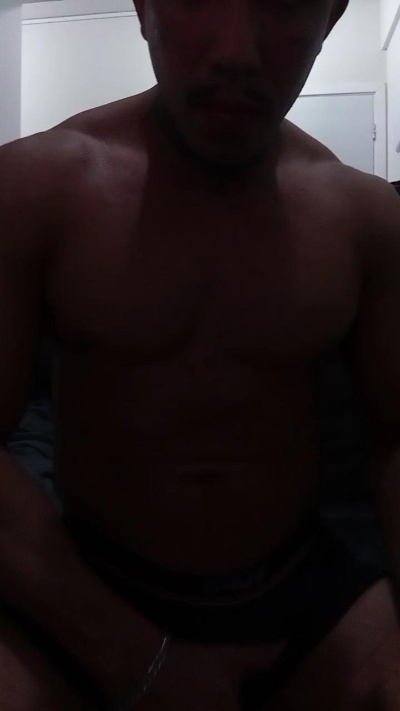 Malhadosuado698 live cam on Cam4