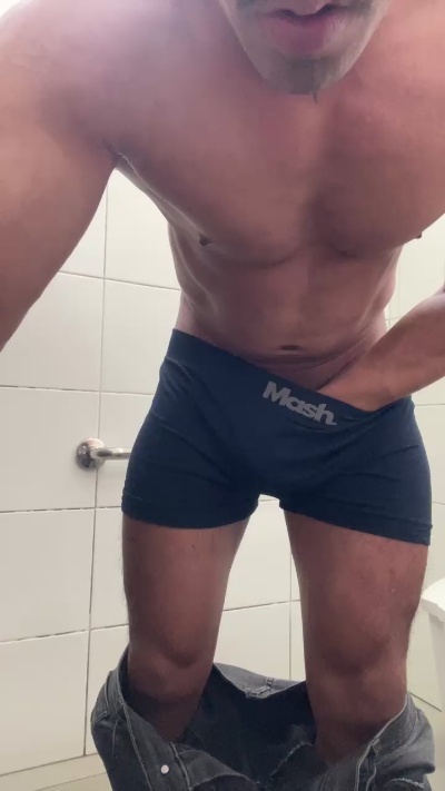 Malhadosuado698 live cam on Cam4